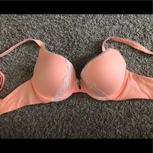 32 B Peach Victoria’s Secret Push-up Bra